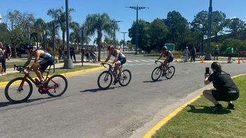 Triatlón en Santa Fe: más de 150 atletas compiten en la apertura de la Copa Argentina en la costanera