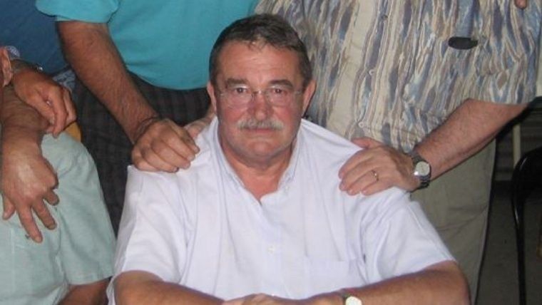 Pedro González era el intendente de Villa Gobernador Gálvez cuando se armó el proyecto para construir el crematorio de esa ciudad. Detrás estaba la banda colombiana de los hermanos Triana Peña. Pedro González era el intendente de Villa Gobernador Gálvez cuando se armó el proyecto para construir el crematorio de esa ciudad. Detrás estaba la banda colombiana de los hermanos Triana Peña.