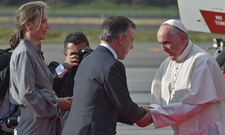 la gira del papa empieza con un llamado al dialogo por venezuela