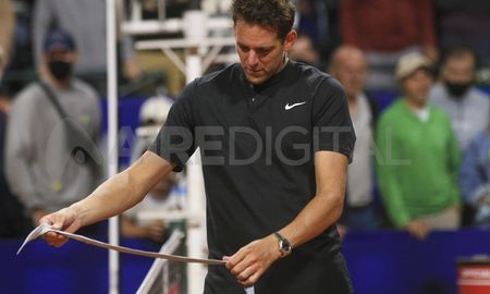 Al término del partido contra Delbonis, Delpo colgó su vincha en la red.&nbsp;