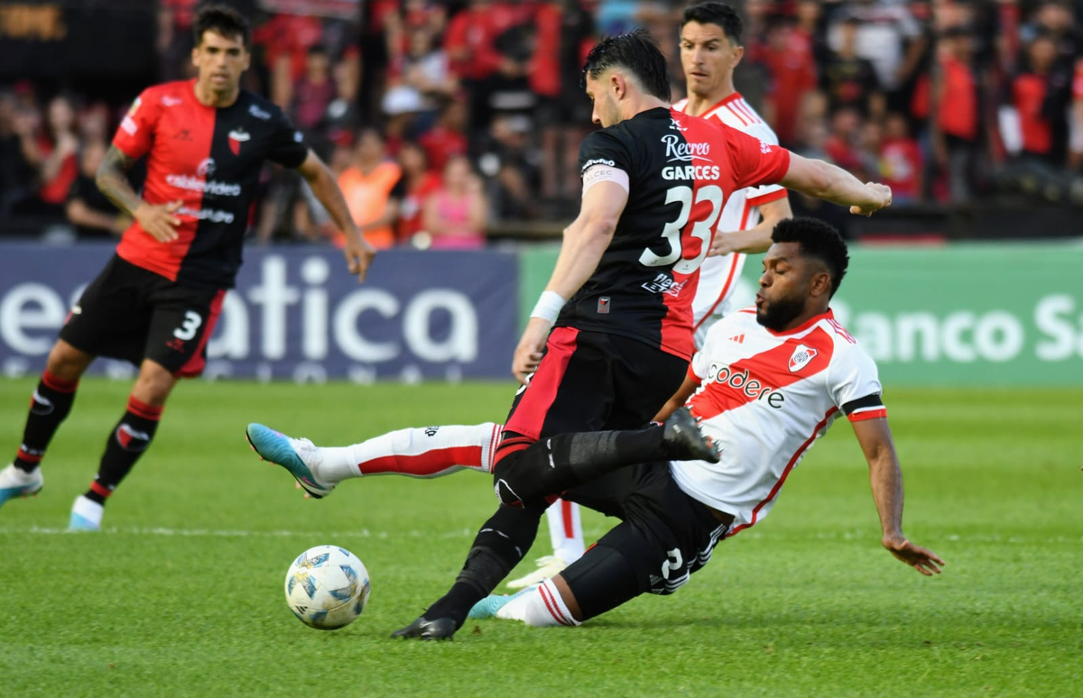 Colón y River igualaron 2-2 en Santa Fe.