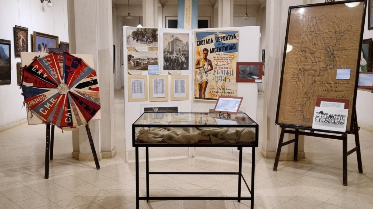Durante tres días se expone la bandera original, junto a objetos y documentos históricos de la gesta de 1943. Durante tres días se expone la bandera original, junto a objetos y documentos históricos de la gesta de 1943.