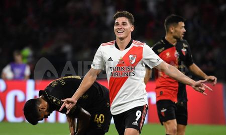 El Club Atlético River Plate hizo oficial la transferencia de Julián Álvarez al Manchester City de Inglaterra. El Club Atlético River Plate hizo oficial la transferencia de Julián Álvarez al Manchester City de Inglaterra.