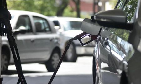 el gobierno nacional oficializo la suba de impuestos a los combustibles el gobierno nacional oficializo la suba de impuestos a los combustibles