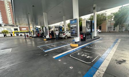 Paso a paso para cargar combustible con autodespacho y acceder al descuento nocturno en Santa Fe. Paso a paso para cargar combustible con autodespacho y acceder al descuento nocturno en Santa Fe.
