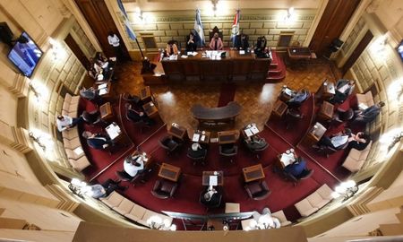 El pedido de desafuero del senador provincial Armando Traferri, realizado por los fiscales Schiappa Pietra y Edery no logró los 2/3 de los votos de la cámara alta. La solicitud sólo contó con cuatro votos a favor, del bloque Lealtad. El pedido de desafuero del senador provincial Armando Traferri, realizado por los fiscales Schiappa Pietra y Edery no logró los 2/3 de los votos de la cámara alta. La solicitud sólo contó con cuatro votos a favor, del bloque Lealtad.