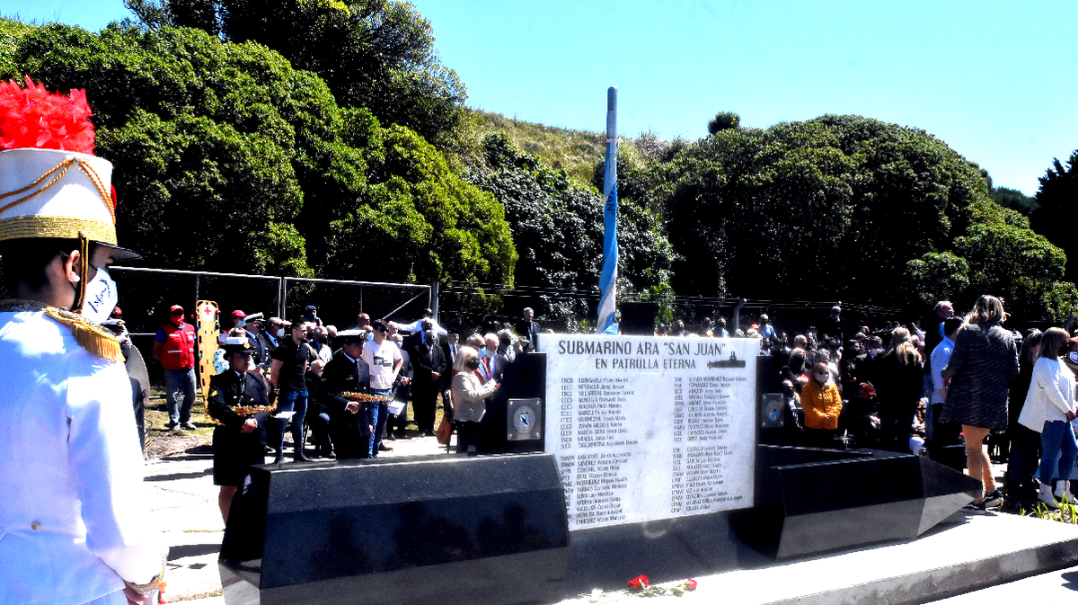 El memorial tambi&eacute;n cuenta con una&nbsp;&ldquo;C&aacute;psula del Tiempo&rdquo;, que ser&aacute; abierta al cumplirse los 50 a&ntilde;os de la &uacute;ltima zarpada del nav&iacute;o, conteniendo mensajes y testimonios de los familiares.