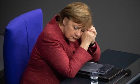 La canciller de Alemania, Ángela Merkel, defendió este viernes ante el Parlamento la necesidad de aplicar medidas más estrictas. La canciller de Alemania, Ángela Merkel, defendió este viernes ante el Parlamento la necesidad de aplicar medidas más estrictas.