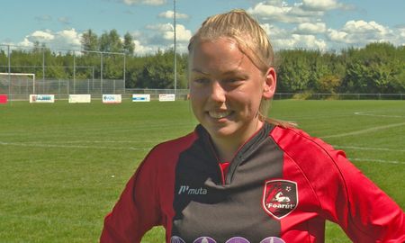 Ellen Fokkema, de 19 años, fue autorizada a jugar en un equipo de variones de la cuarta división del fútbol de Países Bajos. Ellen Fokkema, de 19 años, fue autorizada a jugar en un equipo de variones de la cuarta división del fútbol de Países Bajos.