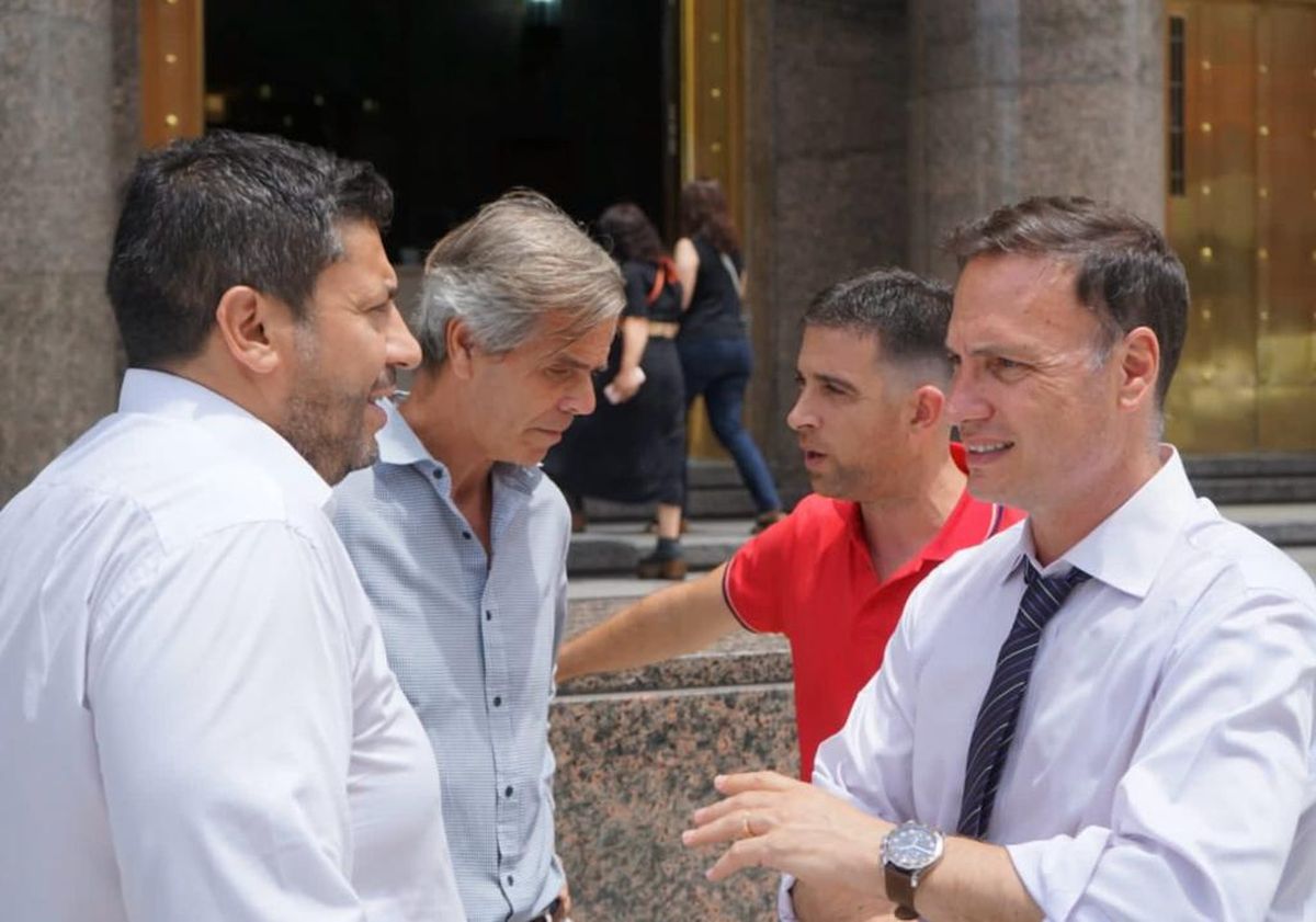 Lisandro Enrico junto al diputado nacional Gabriel Chumpitaz, antes de la reunión con funcionarios de Vialidad.