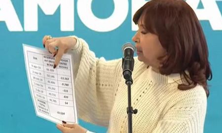 La vicepresidenta Cristina Fernández de Kirchner aseguró este jueves que el plan Qunita fue para ella uno de los programas más caros a su corazón. La vicepresidenta Cristina Fernández de Kirchner aseguró este jueves que el plan Qunita fue para ella uno de los programas más caros a su corazón.