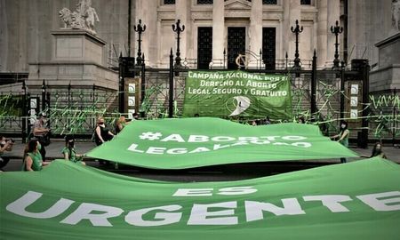 Un total de 1.532 mujeres afrontan causas penales por aborto y 37 por eventos obstétricos criminalizados en 17 provincias argentinas, reveló un informe actualizado y presentado este lunes por el Centro de Estudios Legales y Sociales (CELS). Un total de 1.532 mujeres afrontan causas penales por aborto y 37 por eventos obstétricos criminalizados en 17 provincias argentinas, reveló un informe actualizado y presentado este lunes por el Centro de Estudios Legales y Sociales (CELS).