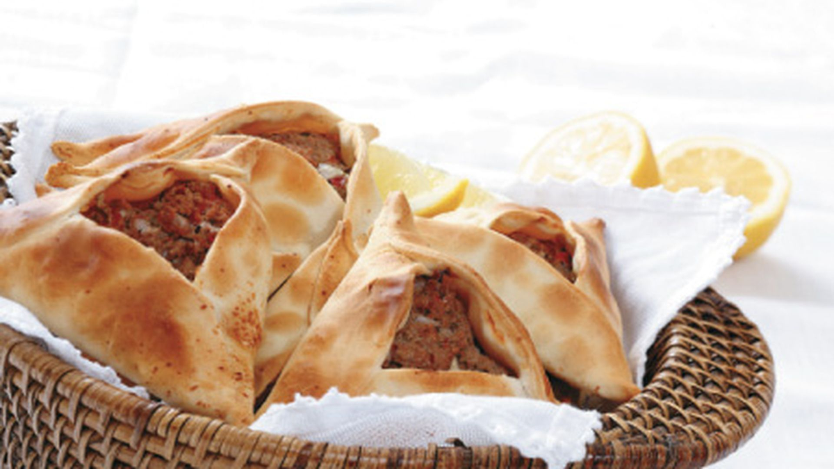 Las empanadas árabes son muy ricas y fáciles de hacer en casa. Las empanadas árabes son muy ricas y fáciles de hacer en casa.