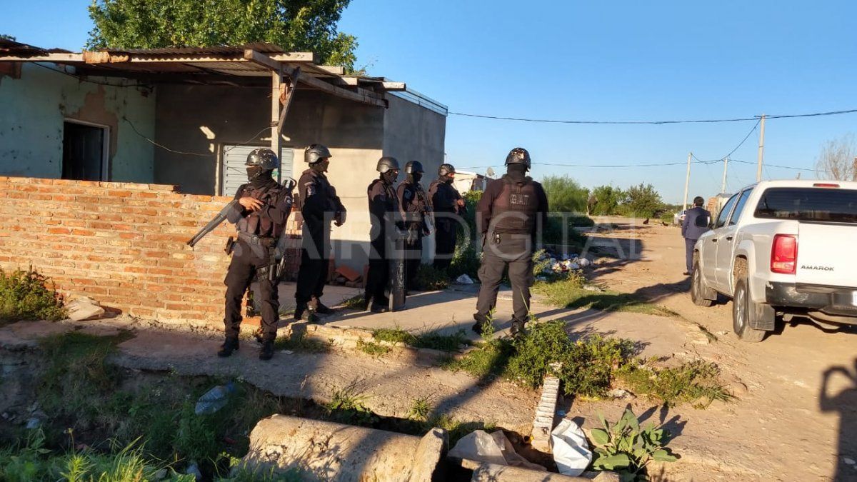 Seis allanamientos realizaron este lunes en el barrio Barranquitas ubicado en el cordón oeste de la ciudad capital