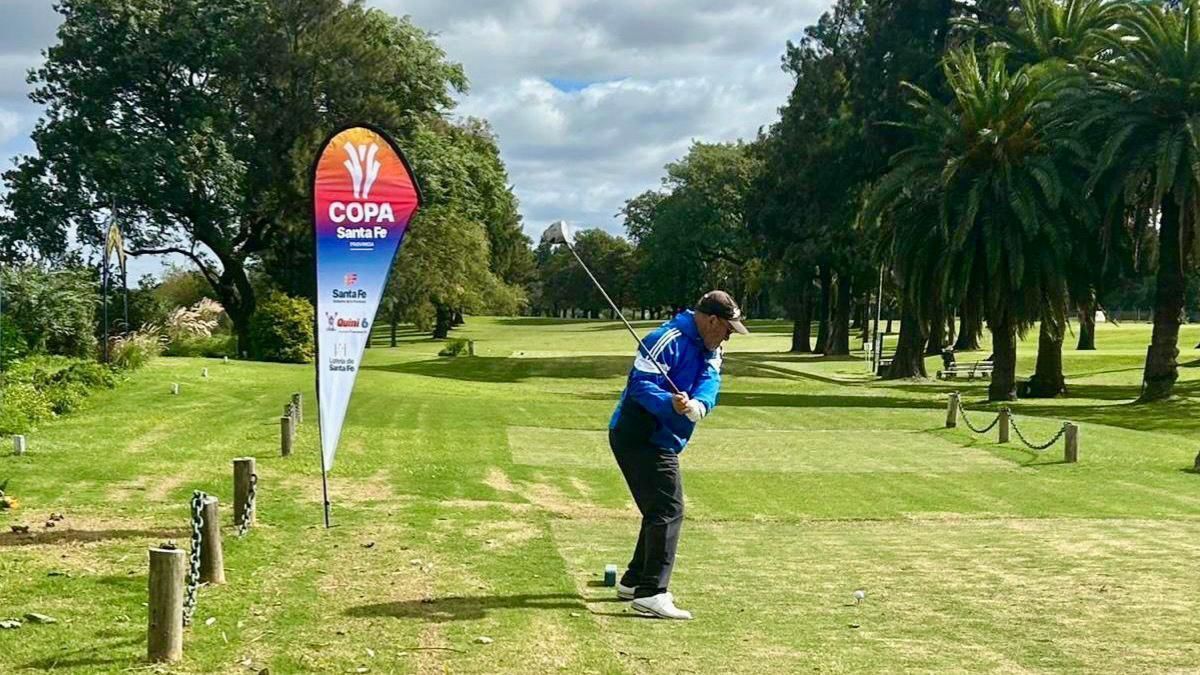 Con el impulso del Gobierno de la Provincia y el apoyo de Lotería de Santa Fe, la competencia tendrá actividad este fin de semana en fútbol femenino y golf Con el impulso del Gobierno de la Provincia y el apoyo de Lotería de Santa Fe, la competencia tendrá actividad este fin de semana en fútbol femenino y golf