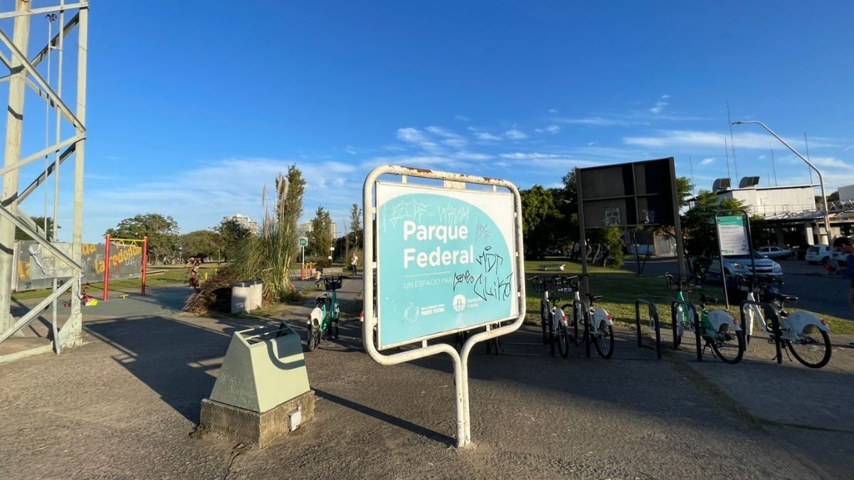 Vandalismo en el Parque Federal: Sucede a plena luz del día y da cuenta de la vulnerabilidad.
