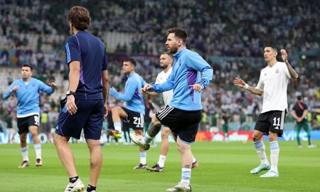 Lionel Scaloni empezará a definir el equipo de la Selección Argentina para jugar este miércoles ante Polonia, por el Mundial Qatar 2022. Lionel Scaloni empezará a definir el equipo de la Selección Argentina para jugar este miércoles ante Polonia, por el Mundial Qatar 2022.