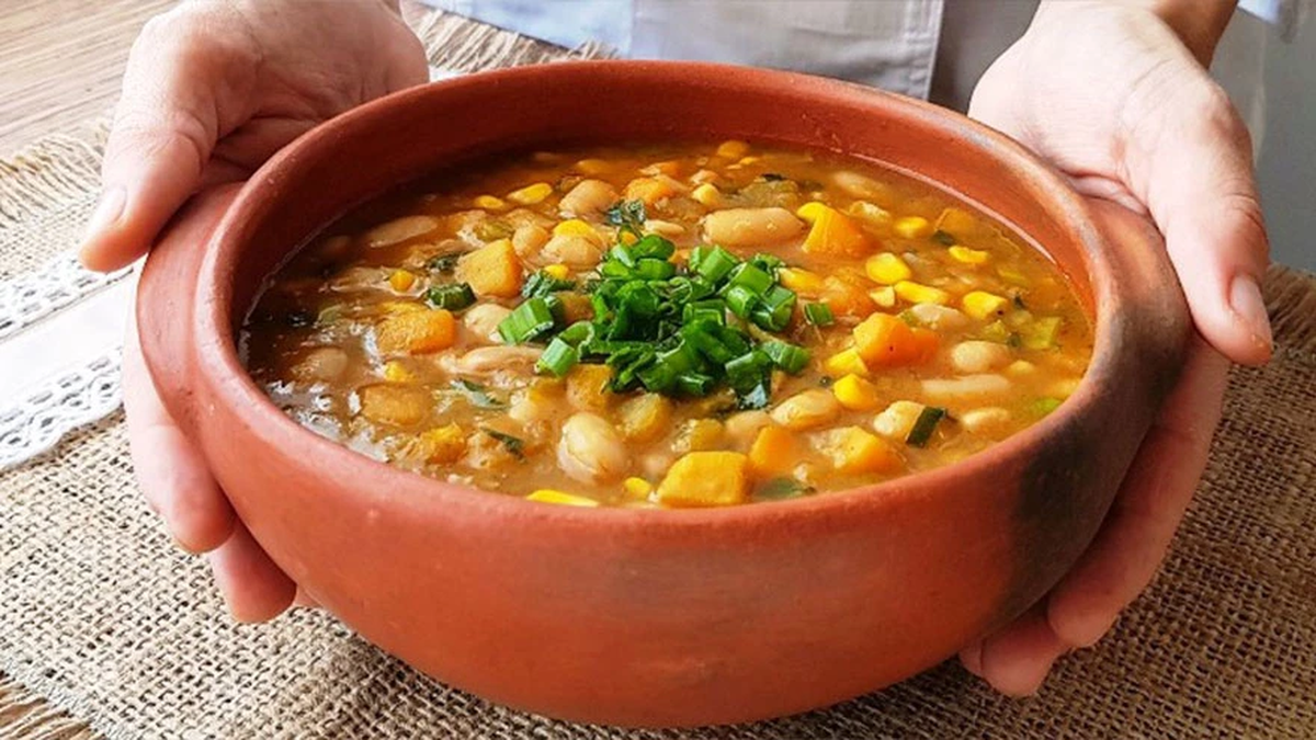 Doña Petrona tiene muchas recetas clásicas: el locro entre ellas. Doña Petrona tiene muchas recetas clásicas: el locro entre ellas.