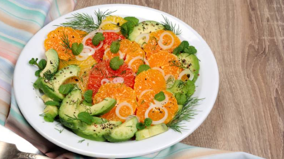 Ensalada de hinojo, naranja y semillas de girasol.