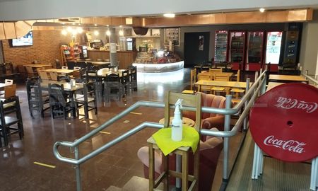 Desde la Asociación de Kiosqueros y Cantinas piden volver a trabajar con protocolos, ante la situación extremadamente crítica del sector. Desde la Asociación de Kiosqueros y Cantinas piden volver a trabajar con protocolos, ante la situación extremadamente crítica del sector.