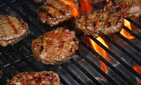 Hamburguesas caseras para la parrilla. Hamburguesas caseras para la parrilla.