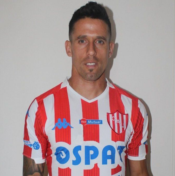 Javier Cabrera llegó a Mar del Plata y ya luce la camiseta de Unión