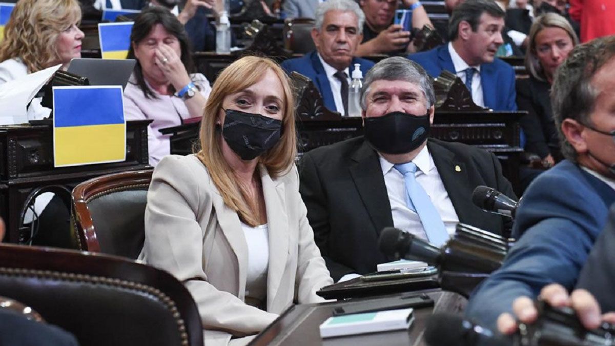Con las firmas de senadores del Frente de Todos