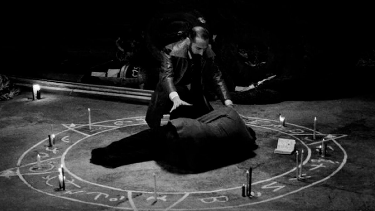 La película funciona bien fuera de su aspecto fantasioso paranormal