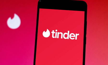 Un hombre de Mar del Plata conoció a una mujer por Tinder, quiso armar un trío en su casa y le terminaron robando 6 mil dólares. Un hombre de Mar del Plata conoció a una mujer por Tinder, quiso armar un trío en su casa y le terminaron robando 6 mil dólares.