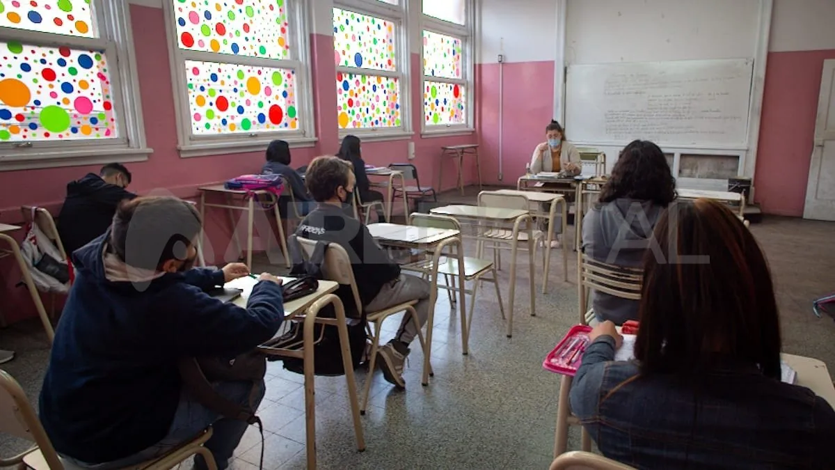 En una paritaria técnica, los gremios docentes discutirán con el gobierno de Santa Fe la media hora más de clases en las primarias.