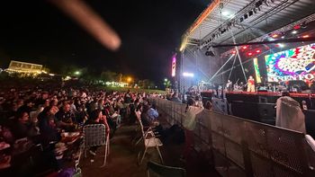 La primera noche del Festival del Pescador 2026 en Sauce Viejo fue un éxito: las deslumbrantes imágenes de la velada