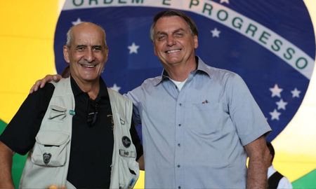 Jair Bolsonaro junto al jefe de Gabinete de Brasil, Luiz Ramos. Jair Bolsonaro junto al jefe de Gabinete de Brasil, Luiz Ramos.