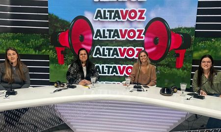 Verónica Piagentini, Melina Valsechi, Estefanía Wasinger y Ana Gaspoz, visitaron Altavoz, un bloque especial de AIRE: 8M es todos los días. Verónica Piagentini, Melina Valsechi, Estefanía Wasinger y Ana Gaspoz, visitaron Altavoz, un bloque especial de AIRE: 8M es todos los días.