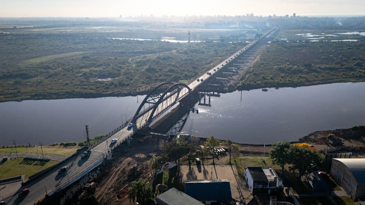 La intervención comenzará la próxima semana sobre una columna del nuevo puente Santa Fe - Santo Tomé. La intervención comenzará la próxima semana sobre una columna del nuevo puente Santa Fe - Santo Tomé.
