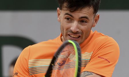 Londero se impuso ante Delbonis en más de cuatro horas de juego para avanzar de ronda en Roland Garros y jugará ante el italiano Cecchinatto. Londero se impuso ante Delbonis en más de cuatro horas de juego para avanzar de ronda en Roland Garros y jugará ante el italiano Cecchinatto.