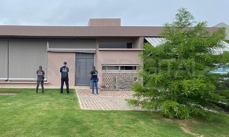 Esta semana hubo un nuevo capítulo en la investigación de la red de juego clandestino con el allanamiento a la casa del expiloto de Formula 1 Oscar Larrauri. Esta semana hubo un nuevo capítulo en la investigación de la red de juego clandestino con el allanamiento a la casa del expiloto de Formula 1 Oscar Larrauri.