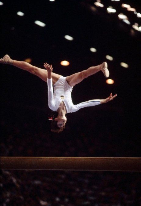 Los inéditos movimientos y saltos de Nadia (foto) causaron tanta impresión que, hasta los expertos, quedaron asombrados. Por caso, el alemán Joseph Goehler, un reconocido historiador deportivo y especialista en gimnasia, expresó su incredulidad después de los Juegos de Montreal en la revista International Gymnast:
