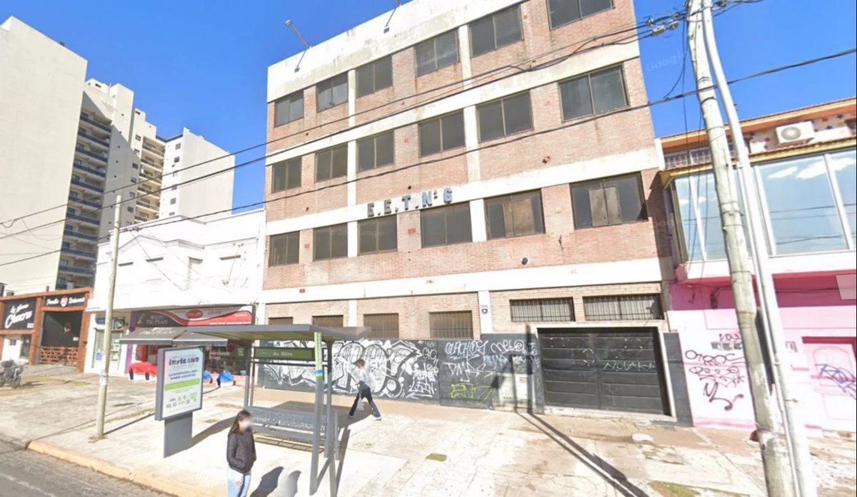 Tomás Ruidia salía junto a su amiga de la escuela nocturna, cuando fueron interceptados por tres ladrones. El hecho ocurrió en Wilde, Buenos Aires.