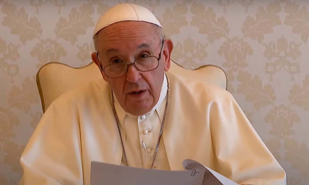 El Papa Francisco pidió custodiar la democracia frente a populismos y potencias internacionales.