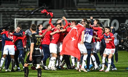 El Lille quedó un punto por encima del Paris Saint-Germain y se coronó campeón de la Ligue 1 de Francia. El Lille quedó un punto por encima del Paris Saint-Germain y se coronó campeón de la Ligue 1 de Francia.
