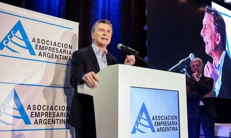 macri, ante empresarios: ?atravesamos una tormenta de frente? macri, ante empresarios: ?atravesamos una tormenta de frente?