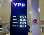 YPF anunció que los combustibles subirán 1% desde este jueves, y ratificó que sostendrá los precios por otros 45 días. YPF anunció que los combustibles subirán 1% desde este jueves, y ratificó que sostendrá los precios por otros 45 días.