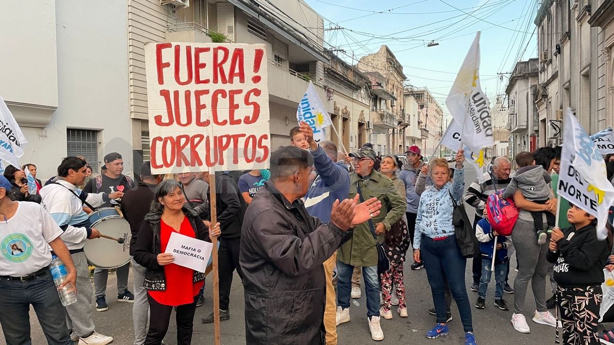 La convocatoria se concentró en inmediaciones de calles 9 de Julio y Monseñor Zaspe