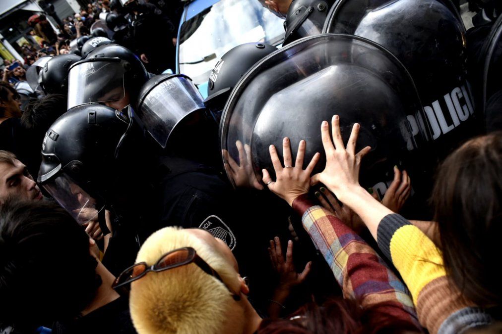 Hubo represión en la manifestación del Incaa este lunes.