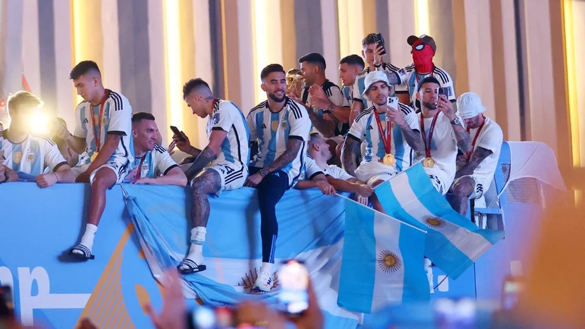Se estima que entre las 2 y las 2.30 de mañana, la Selección campeona del mundo esté tocando suelo argentino.