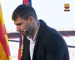 Sergio Kun Agüero anuncia su retiro como futbolista profesional mediante una conferencia organizada en el Camp Nou del Barcelona, el que será el último club de su carrera. Sergio Kun Agüero anuncia su retiro como futbolista profesional mediante una conferencia organizada en el Camp Nou del Barcelona, el que será el último club de su carrera.