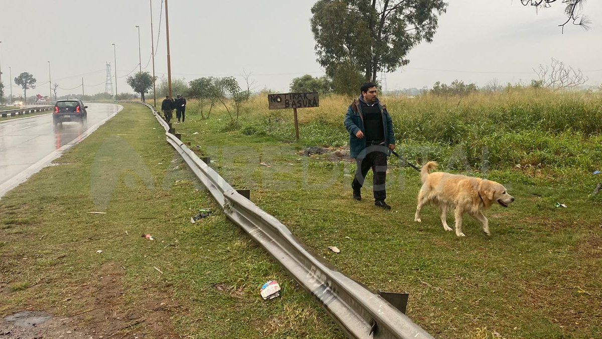 La zona costera de barrio Varadero Sarsotti también es relevada por la policía.