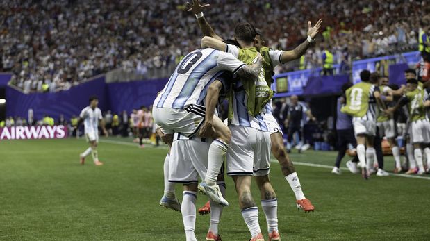 La Selección Argentina desata la euforia tras el gol agónico de Enzo Fernández que selló una remontada histórica ante Egipto y el pase a los cuartos de final del Mundial 2026.