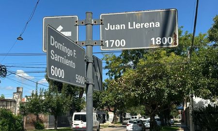 Delincuentes forzaron una reja y una puerta trasera en una casa de Sarmiento al 5800 mientras los propietarios no estaban. Delincuentes forzaron una reja y una puerta trasera en una casa de Sarmiento al 5800 mientras los propietarios no estaban.