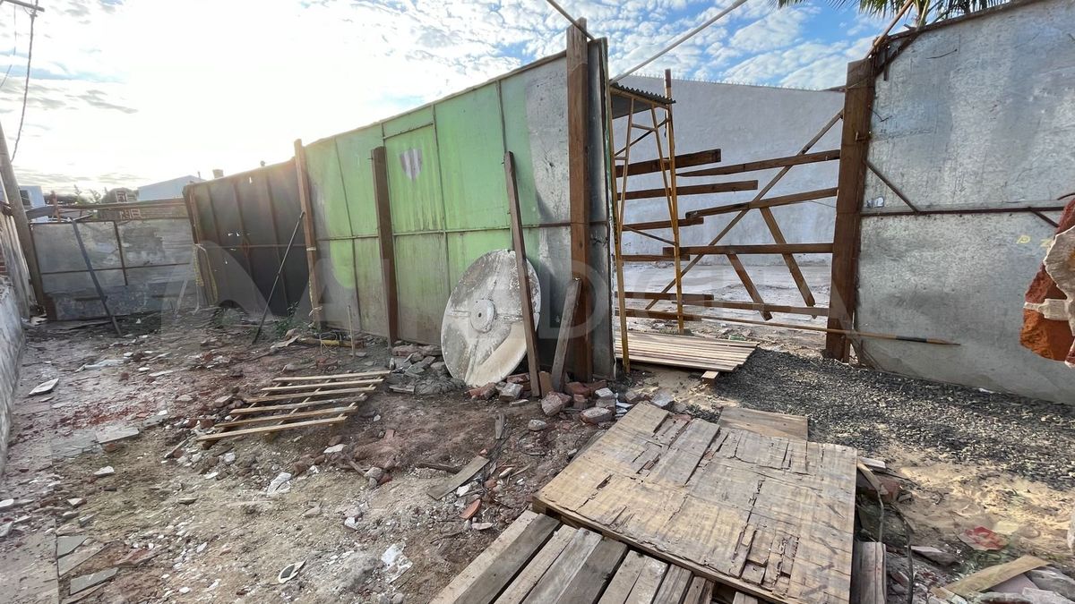 Los vecinos de la casa que se derrumbó en barrio Mariano Comas aseguran que el lugar Los vecinos de la casa que se derrumbó en barrio Mariano Comas aseguran que el lugar